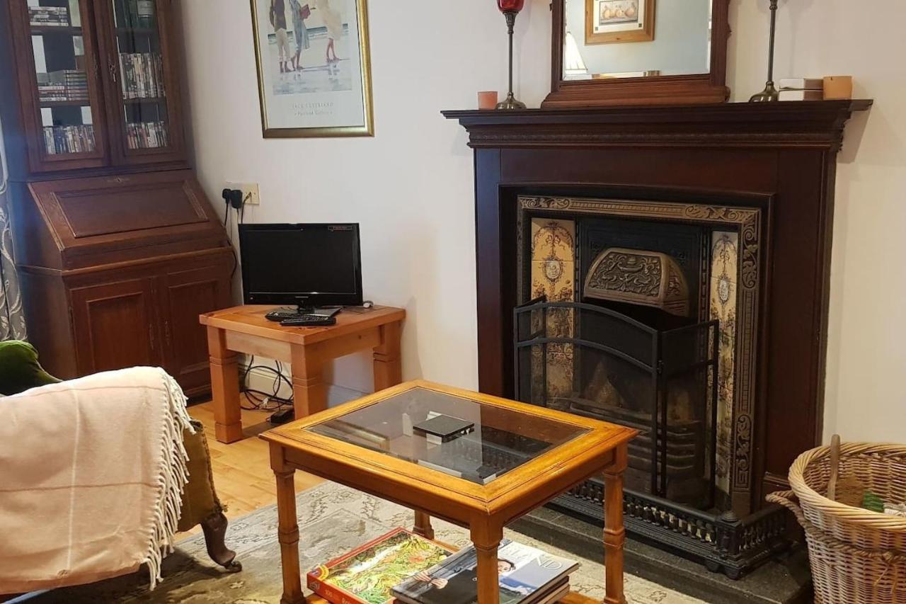 Cosy Townhouse On The Hill In Ireland Villa Banagher Bagian luar foto