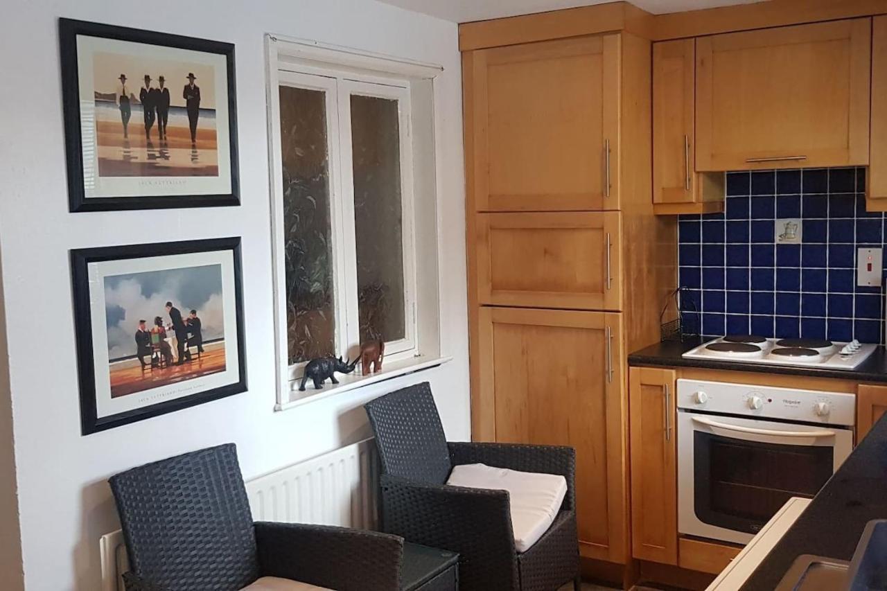 Cosy Townhouse On The Hill In Ireland Villa Banagher Bagian luar foto